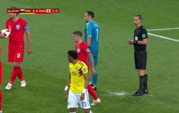 Sao Colombia dùng thủ đoạn ‘bẩn thỉu’ để phá hoại cú đá penalty của Harry Kane - Ảnh 3.