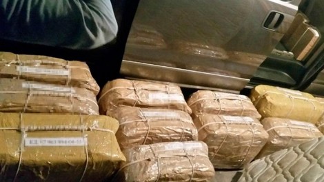 Triệt đường dây tội phạm tạo cúp vàng World Cup bên trong chứa ma túy - Ảnh 1.