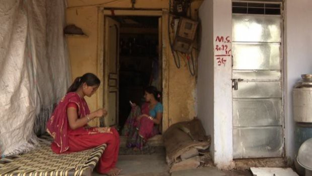 Nắng nóng kỷ lục nhưng phụ nữ Ấn Độ chỉ dám uống nước và đi vệ sinh 1 lần/ngày vì sợ bị tấn công tình dục - Ảnh 3.