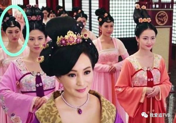 Chân dung Á hậu Hong Kong lấy tỷ phú đáng tuổi bố - Ảnh 11. Chân dung Á hậu Hong Kong lấy tỷ phú đáng tuổi bố - Ảnh 11.