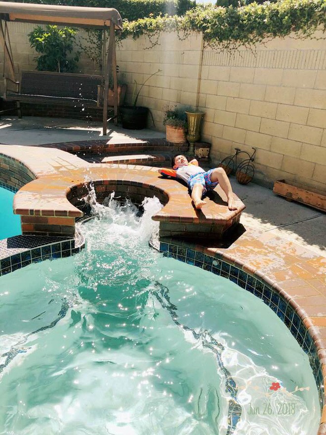 Ca sĩ Hồng Nhung khoe biệt thự triệu đô cùng sân vườn xanh mát cây cối ở Mỹ - Ảnh 19. Ca sĩ Hồng Nhung khoe biệt thự triệu đô cùng sân vườn xanh mát cây cối ở Mỹ - Ảnh 19.