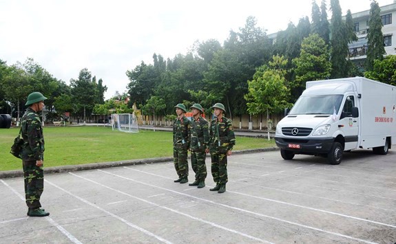 Một ngày huấn luyện của bộ đội phòng hóa - Ảnh 1.