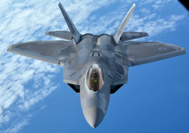 J-20 Trung Quốc so găng với F-22 Mỹ - Ảnh 1.