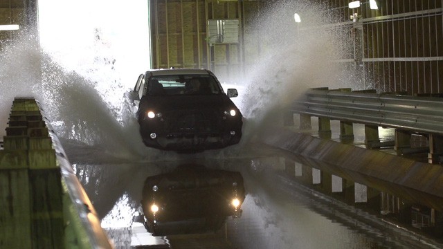 Lái xe qua đường ngập nước cần tuân thủ những quy tắc sau để tránh chết máy hay thủy kích - Ảnh 4.