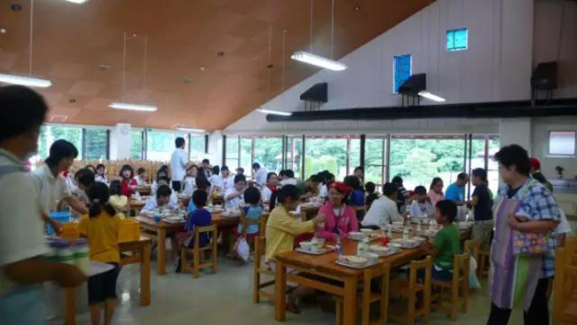 Chuyện giáo dục ở Nhật Bản: Chỉ một bữa trưa của học sinh tiểu học đã cho thấy người Nhật bỏ xa thế giới ở lĩnh vực trồng người như thế nào - Ảnh 6.