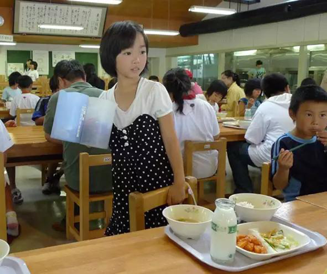Chuyện giáo dục ở Nhật Bản: Chỉ một bữa trưa của học sinh tiểu học đã cho thấy người Nhật bỏ xa thế giới ở lĩnh vực trồng người như thế nào - Ảnh 8.