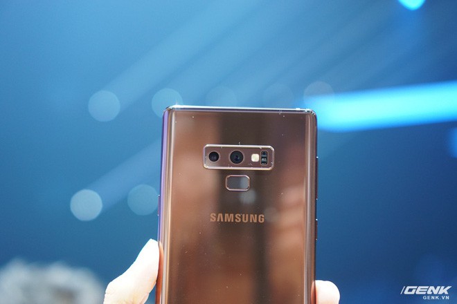 Ảnh thực tế Galaxy Note9 vừa mới ra mắt: Có những gì đỉnh hơn người tiền nhiệm Note8? - Ảnh 9.