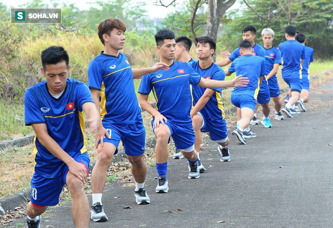 Chê sân tập quá xa, U23 Việt Nam bị chủ nhà Indonesia đổi cho sân khác còn xa hơn - Ảnh 2.
