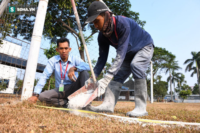 Indonesia xếp cho Lào sân xịn trong khi để U23 Việt Nam phải tập trên sân ruộng - Ảnh 3.