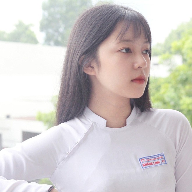 Chưa đến năm học mới, thiếu nữ Đà Nẵng đã gây sốt với bức ảnh diện áo dài xinh đẹp hơn nắng mai - Ảnh 2.