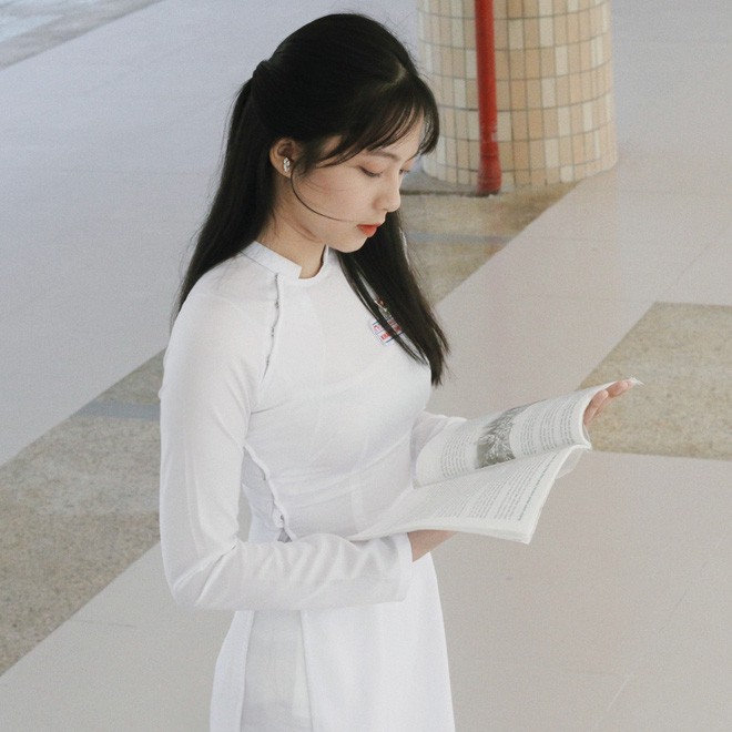 Chưa đến năm học mới, thiếu nữ Đà Nẵng đã gây sốt với bức ảnh diện áo dài xinh đẹp hơn nắng mai - Ảnh 3.