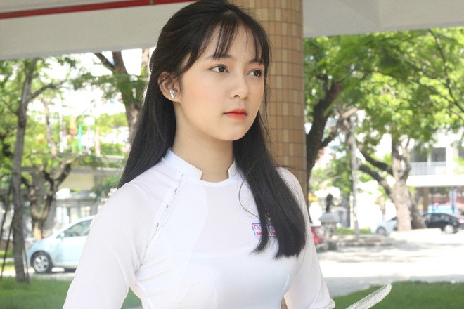 Chưa đến năm học mới, thiếu nữ Đà Nẵng đã gây sốt với bức ảnh diện áo dài xinh đẹp hơn nắng mai - Ảnh 4.