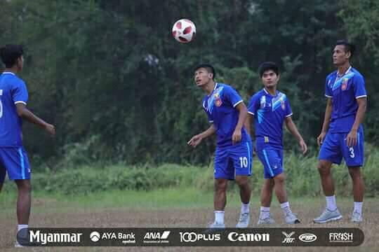 Sau U23 Việt Nam, đến lượt một đội bóng ĐNÁ khác phải tập trên sân ruộng tại Indonesia - Ảnh 8.