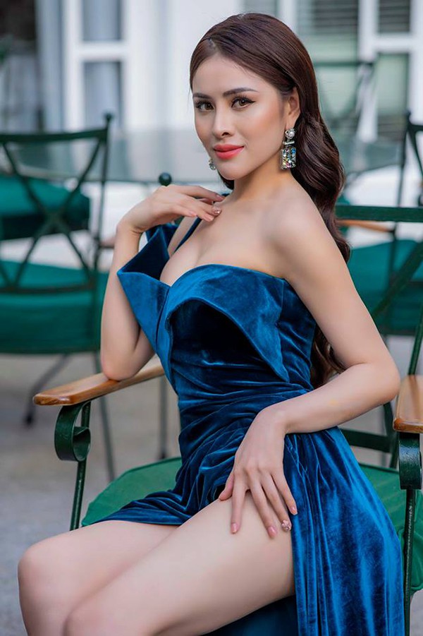 Á hậu Thư Dung: Chụp ảnh phản cảm ở Đà Lạt, dằn mặt người đẹp đăng quang Hoa hậu VN - Ảnh 1.