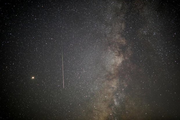 Mưa sao băng Perseid đẹp tuyệt vời trên bầu trời đêm - Ảnh 13.