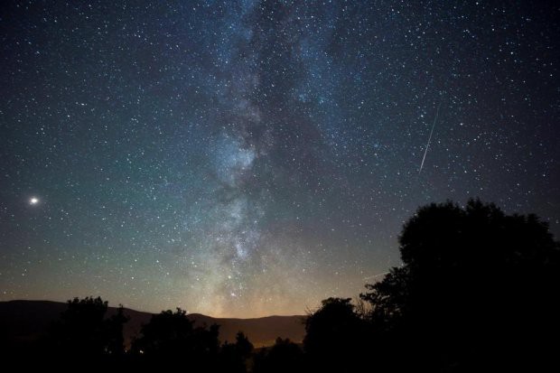 Mưa sao băng Perseid đẹp tuyệt vời trên bầu trời đêm - Ảnh 14.