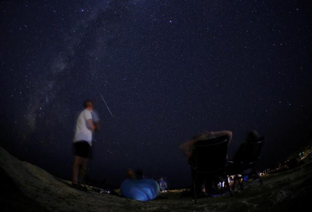 Mưa sao băng Perseid đẹp tuyệt vời trên bầu trời đêm - Ảnh 9.