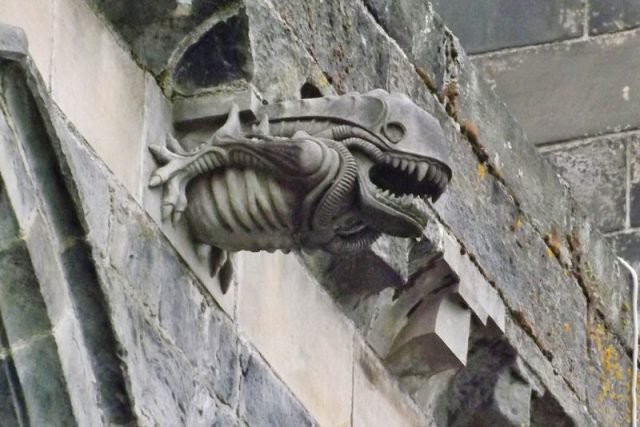Bức tượng sinh vật lạ trên cổng vòm tu viện thế kỷ 12 ở Scotland - Ảnh 5.
