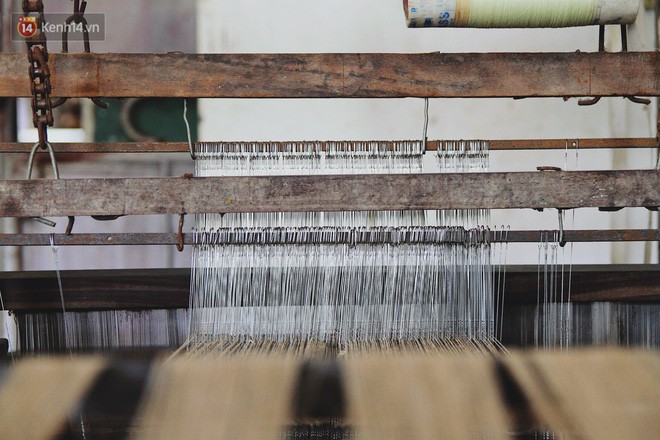 Người phụ nữ Hà Nội đầu tiên dệt lụa từ tơ sen: 4.800 cuống sen cho một chiếc khăn quàng cổ dài 1,7 mét - Ảnh 17.