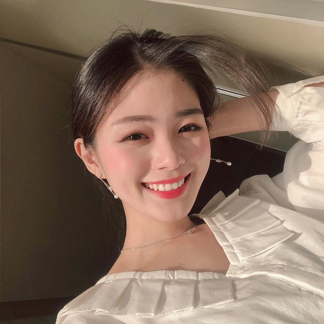 Cô bạn Hàn Quốc chiếm spotlight MXH nhờ sở hữu nụ cười đẹp như nắng - Ảnh 4.