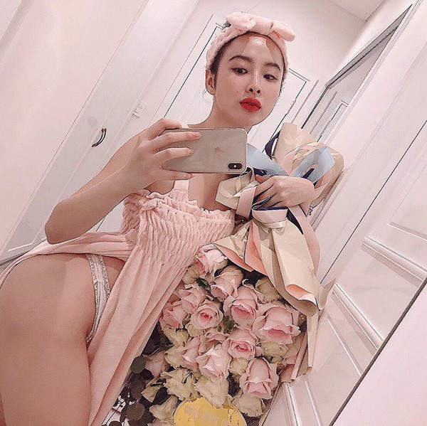 Kiểu chụp ảnh khoe thân hình sexy rất khác người của Angela Phương Trinh  - Ảnh 3.