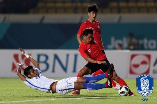Cả Đông Nam Á tự hào, fan Hàn Quốc nổi giận sau trận cầu khó tin - Ảnh 1.