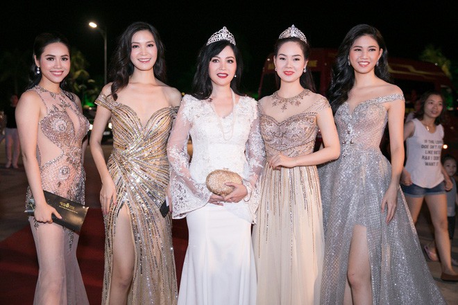 Thảm đỏ 30 năm Hoa hậu Việt Nam: Cuộc hội ngộ hiếm có của dàn Hoa hậu, Á hậu các thế hệ! - Ảnh 1.