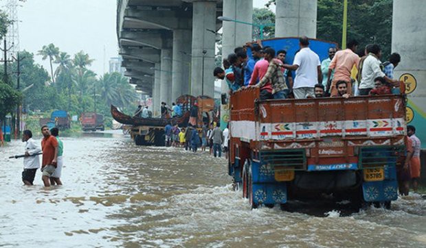 Những hình ảnh kinh hoàng về trận mưa lũ lịch sử khiến 164 người chết ở Ấn Độ - Ảnh 5.