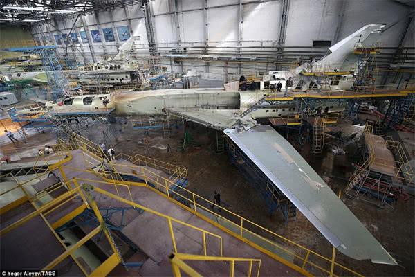 Tường tận quy trình nâng cấp máy bay ném bom Tu-22M3M của Không quân Nga - Ảnh 1.