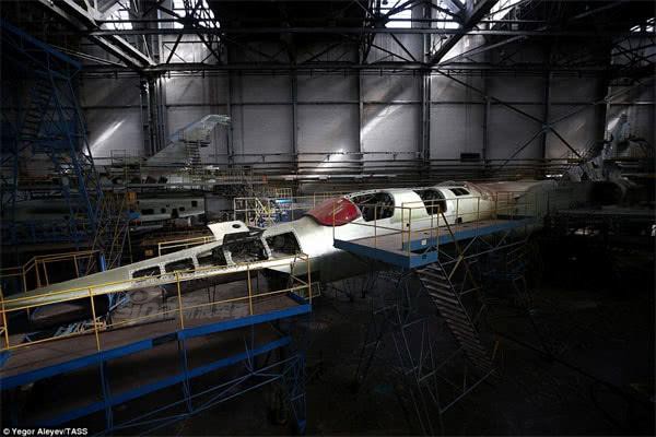 Tường tận quy trình nâng cấp máy bay ném bom Tu-22M3M của Không quân Nga - Ảnh 6.