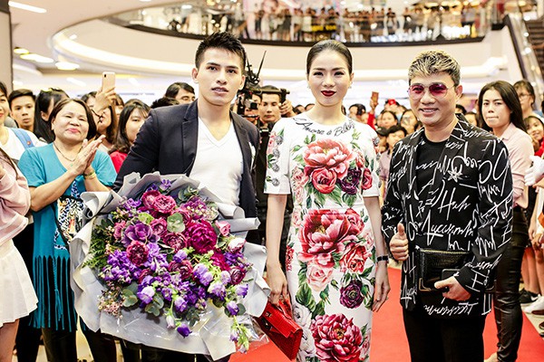 Hương Giang Idol sánh đôi cùng thánh catwalk tới chúc mừng Đàm Vĩnh Hưng - Ảnh 11.