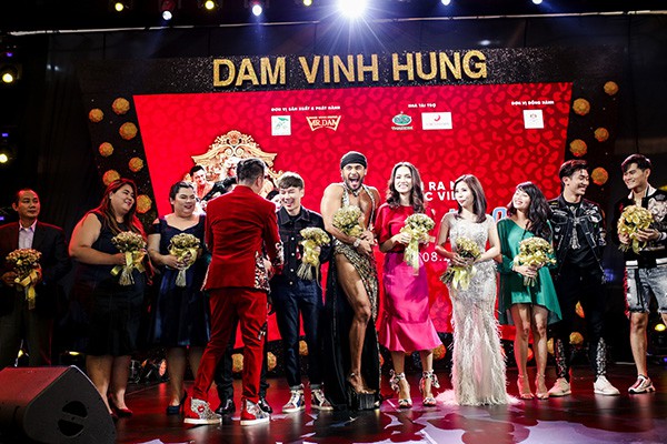 Hương Giang Idol sánh đôi cùng thánh catwalk tới chúc mừng Đàm Vĩnh Hưng - Ảnh 9.