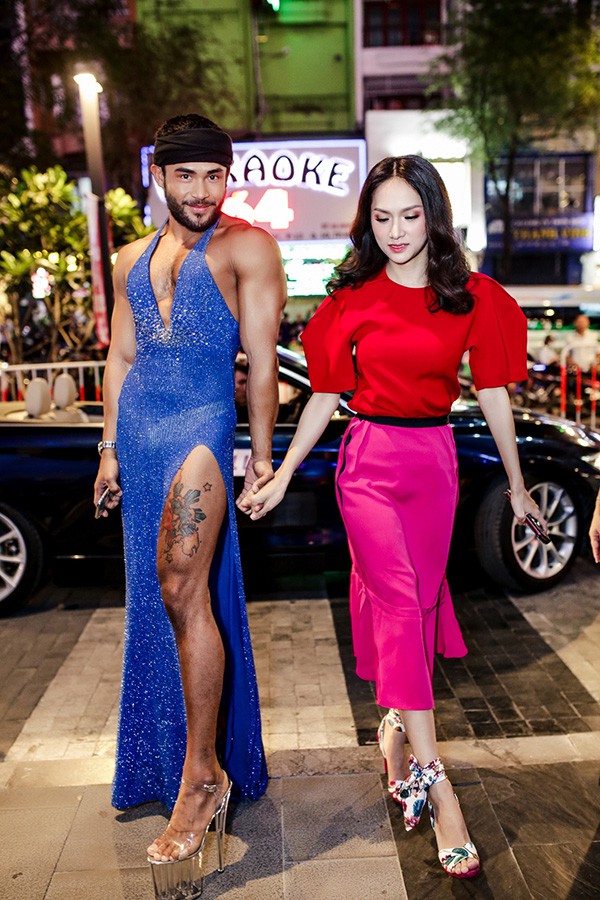 Hương Giang Idol sánh đôi cùng thánh catwalk tới chúc mừng Đàm Vĩnh Hưng - Ảnh 4.