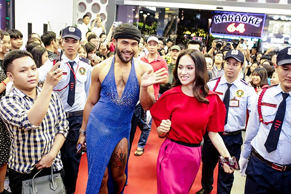 Hương Giang Idol sánh đôi cùng thánh catwalk tới chúc mừng Đàm Vĩnh Hưng - Ảnh 5.