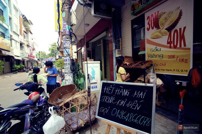 Chuyện lạ ở Sài Gòn: Đội nắng xếp hàng mua sầu riêng, ăn xong phải trả lại hạt để lấy tiền cọc - Ảnh 17.