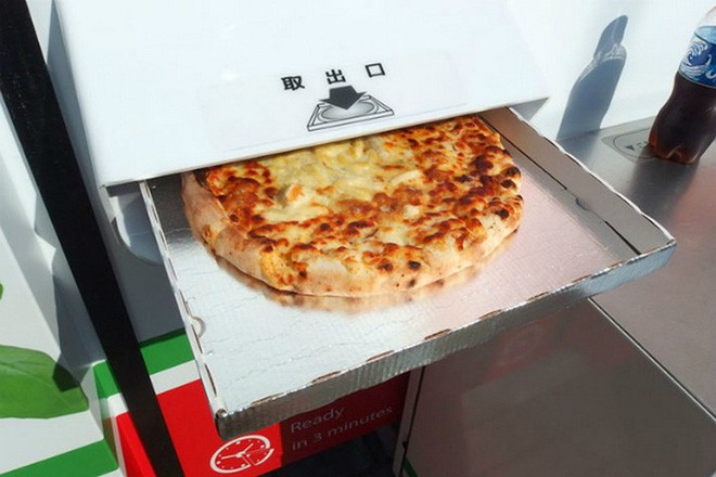 Ở Nhật Bản có cả máy bán pizza tự động, chẳng cần lo cửa hàng đóng cửa, cứ ra mua là có - Ảnh 2.