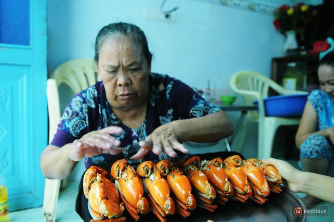 Dì Ba đã phát phiếu thứ tự và tiết lộ bí quyết khiến khách phải chờ 3,4 ngày để mua được cua - Ảnh 13.