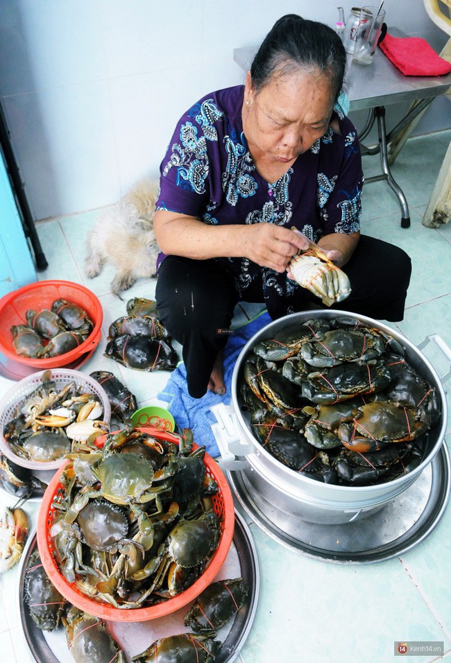 Dì Ba đã phát phiếu thứ tự và tiết lộ bí quyết khiến khách phải chờ 3,4 ngày để mua được cua - Ảnh 8.