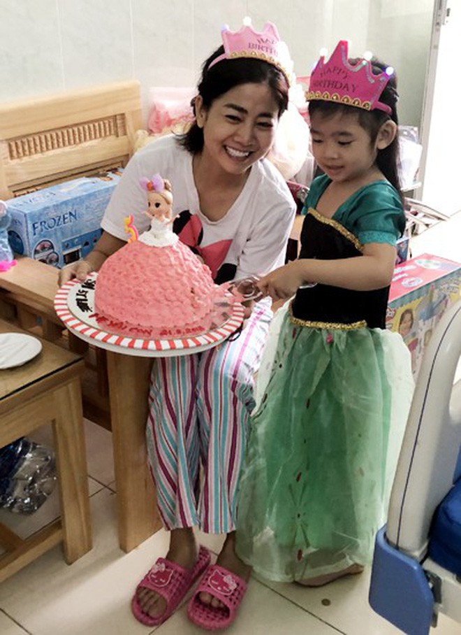 Mai Phương cười tươi rạng rỡ, cùng bạn bè người thân tổ chức tiệc sinh nhật cho con gái tại bệnh viện - Ảnh 7.