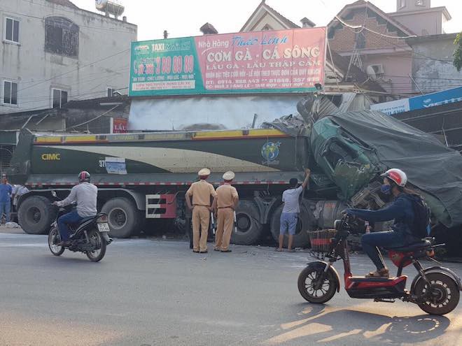 Bị tông sập một phần căn nhà, gia chủ không nhận tiền bồi thường, yêu cầu xây nguyên trạng - Ảnh 1.