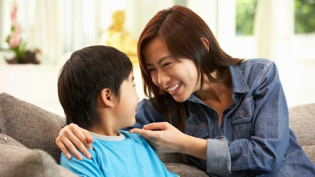 Khi trẻ làm sai, nói KHÔNG sẽ chẳng tác dụng gì đâu, đây mới là những cách nói với con hiệu quả nhất - Ảnh 1.