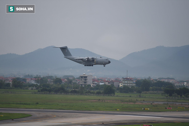 Lần đầu đến Việt Nam, vận tải cơ A-400 gặp thử thách lớn Cất cánh ngược chiều: Đã mắt! - Ảnh 5.