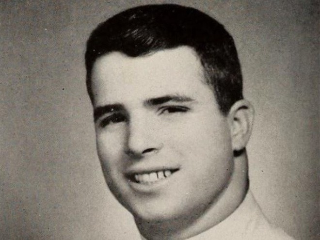 Cuộc đời Thượng nghị sĩ John McCain qua ảnh: Người bạn lớn có nhiều duyên nợ với Việt Nam - Ảnh 1.