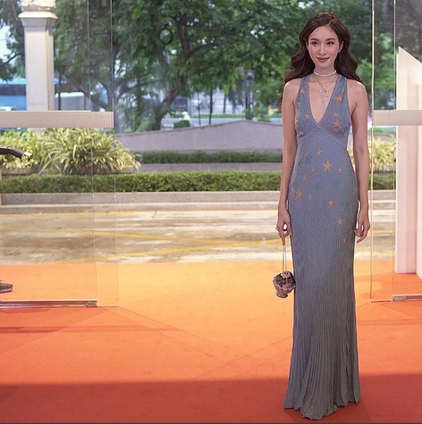 Hoa hậu chuyển giới Nong Poy: Từ cậu bé bị đánh vì mặc trộm váy mẹ đến mỹ nhân được khao khát nhất Thái Lan - Ảnh 3.