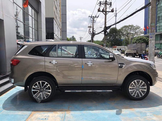 Lộ thông số chi tiết Ford Everest trước ngày ra mắt tại Việt Nam, giá cao nhất có thể hơn 1,4 tỷ đồng - Ảnh 4.