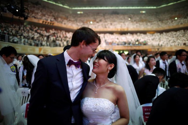 Yêu là phải cưới: 4.000 cặp cô dâu chú rể tham gia hôn lễ tập thể tại Hàn Quốc, nhiều đôi chỉ vừa mới quen cũng đòi cưới luôn - Ảnh 4.
