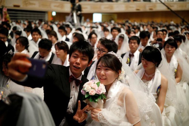 Yêu là phải cưới: 4.000 cặp cô dâu chú rể tham gia hôn lễ tập thể tại Hàn Quốc, nhiều đôi chỉ vừa mới quen cũng đòi cưới luôn - Ảnh 6.