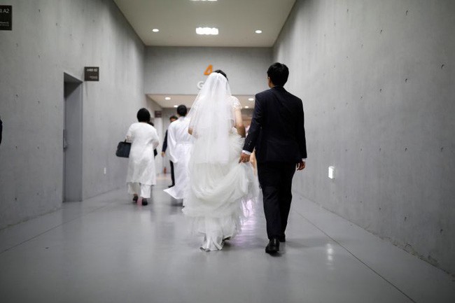 Yêu là phải cưới: 4.000 cặp cô dâu chú rể tham gia hôn lễ tập thể tại Hàn Quốc, nhiều đôi chỉ vừa mới quen cũng đòi cưới luôn - Ảnh 9.