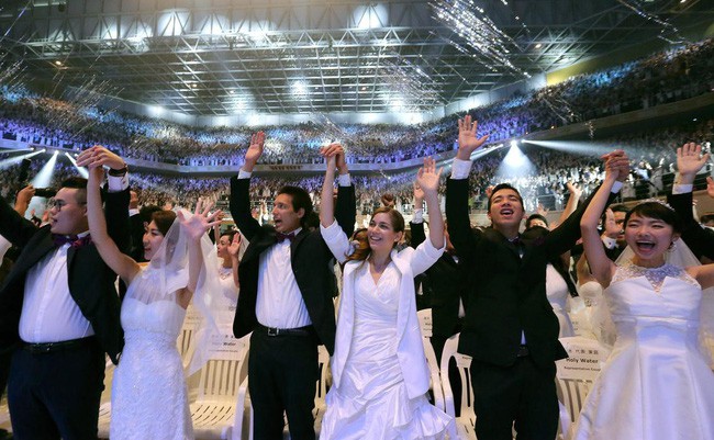 Yêu là phải cưới: 4.000 cặp cô dâu chú rể tham gia hôn lễ tập thể tại Hàn Quốc, nhiều đôi chỉ vừa mới quen cũng đòi cưới luôn - Ảnh 10.
