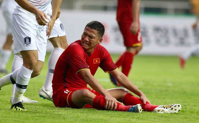 CĐV Việt Nam bật khóc, nhiều người an ủi cầu thủ U23 sau thất bại trước Hàn Quốc - Ảnh 2.